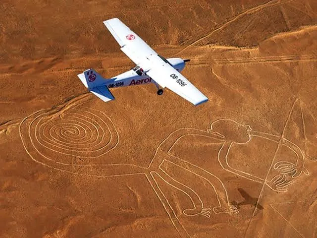 Líneas de Nazca + Huacachina 2D/1N — 2